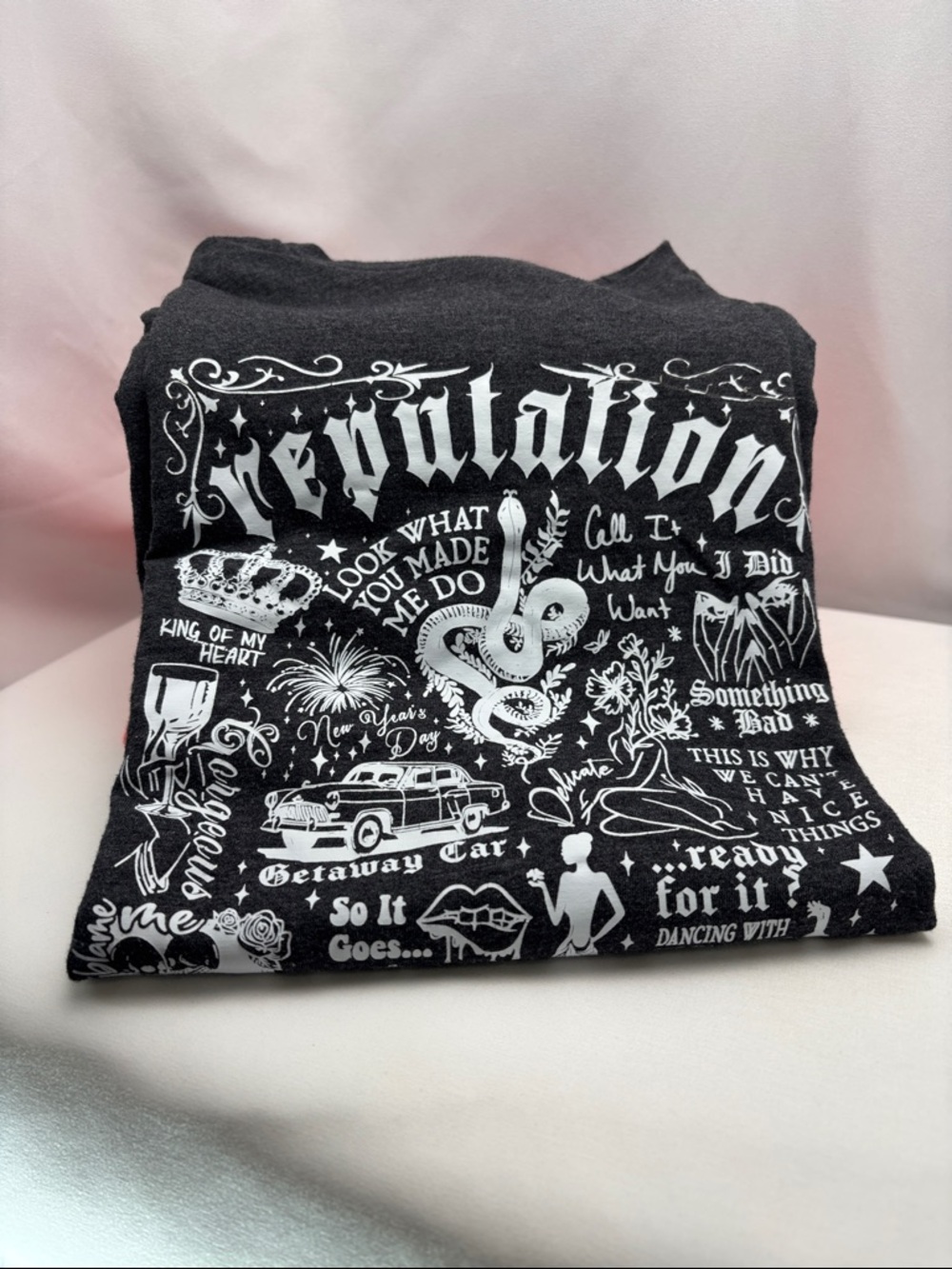 Taylor Swift Women’s SzM Charcoal Short-Sleeve Revolution Graphic Tee #0606 - Picture 7 of 8
